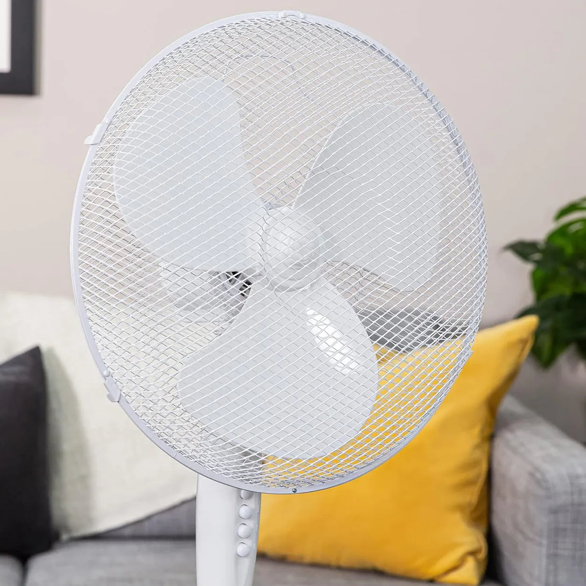Russell Hobbs Powerful (3 Speeds) 16 Inch Lightweight Pedestal Fan image 7