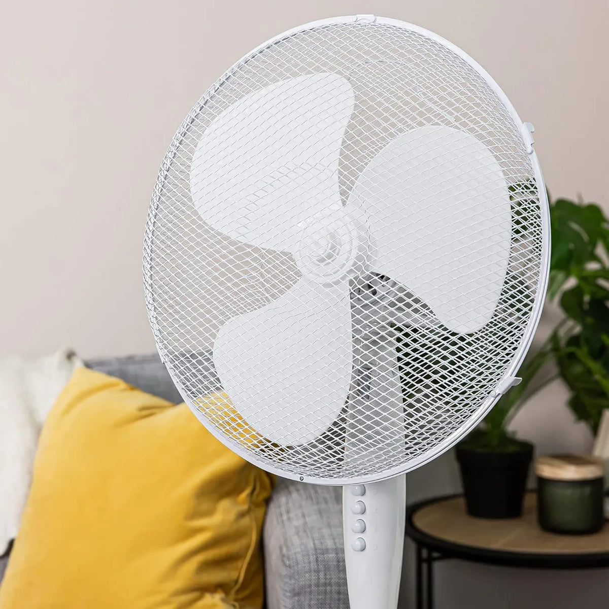 Russell Hobbs Powerful (3 Speeds) 16 Inch Lightweight Pedestal Fan image 6