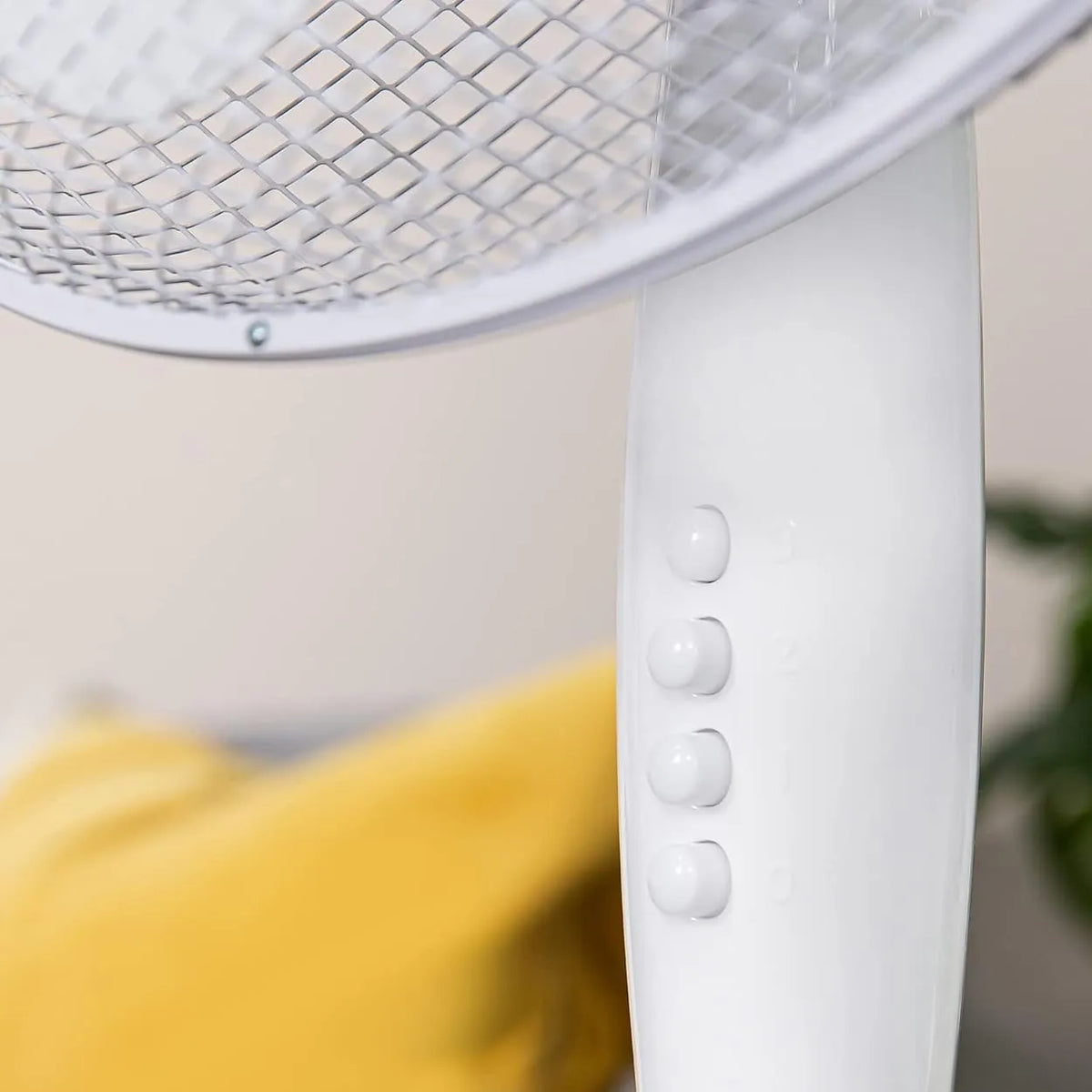 Russell Hobbs Powerful (3 Speeds) 16 Inch Lightweight Pedestal Fan image 8